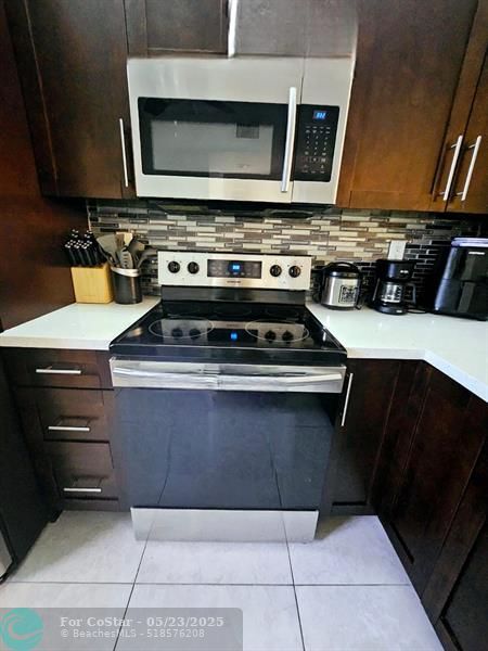 Building Photo - 2659 Carambola Cir N