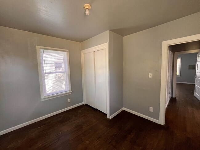 Building Photo - Move-In Ready 2B/1B in SW OKC