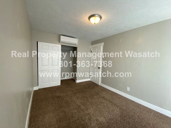 Building Photo - 207 S 600 E