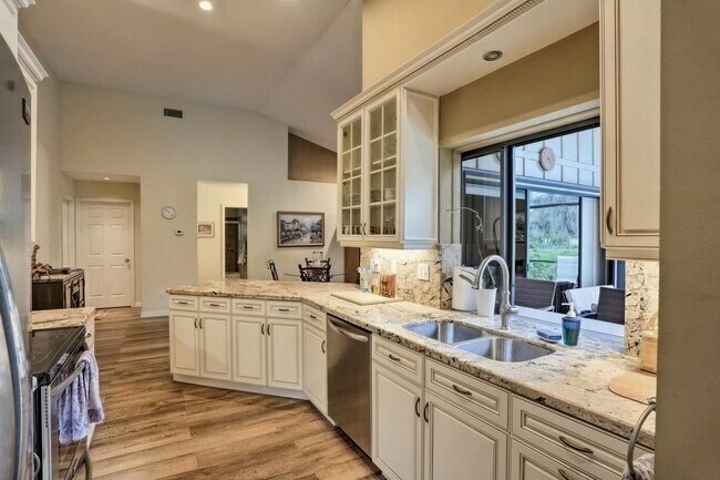 Building Photo - 522 SW Timber Trail