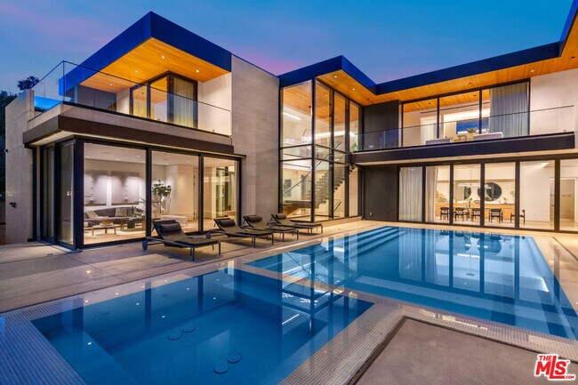 Building Photo - 9255 Swallow Dr