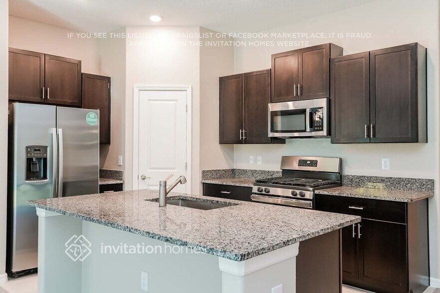 Building Photo - 8642 41st Ave E