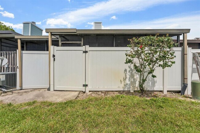 Building Photo - 16117 Rambling Vine Dr E