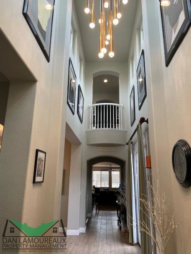 Building Photo - Executive Home in Gated Community Wildwings