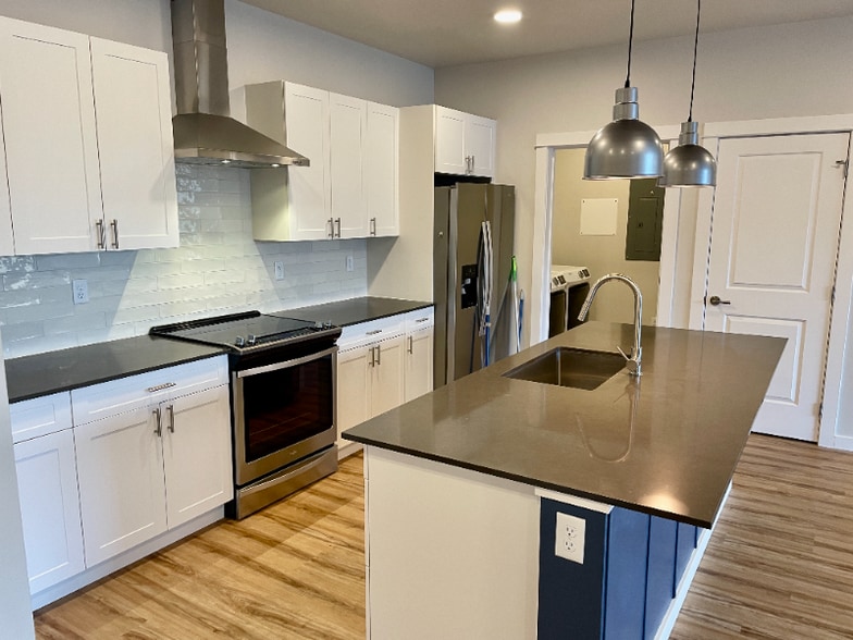Building Photo - 2222 Willow Dr