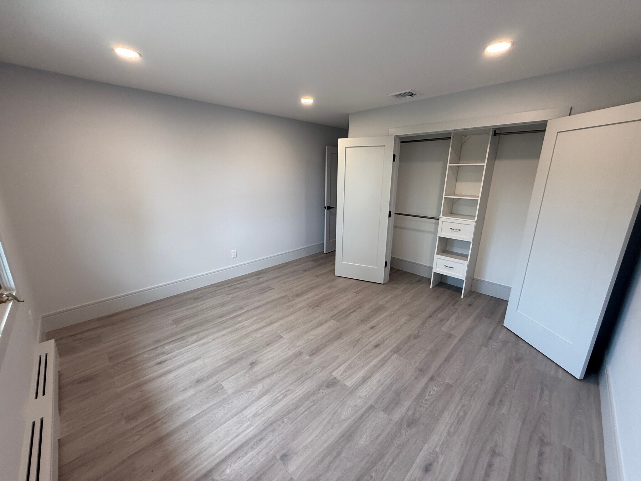 Building Photo - 2357 Linwood Ave