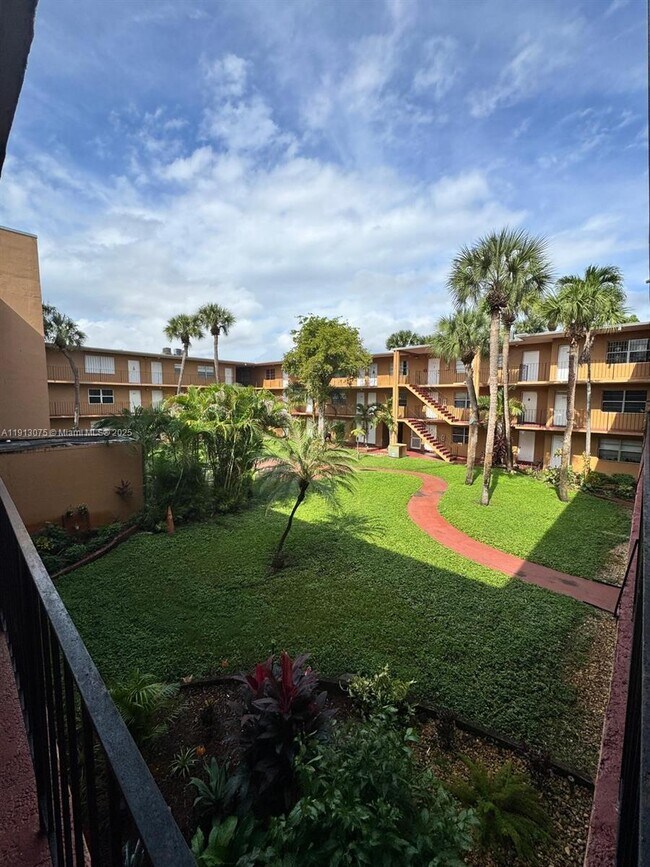 Building Photo - 1230 W 54th St