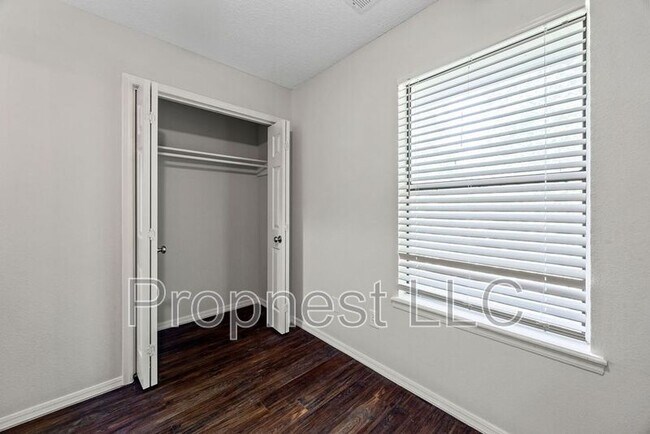 Building Photo - 2764 N Barcelona Ave