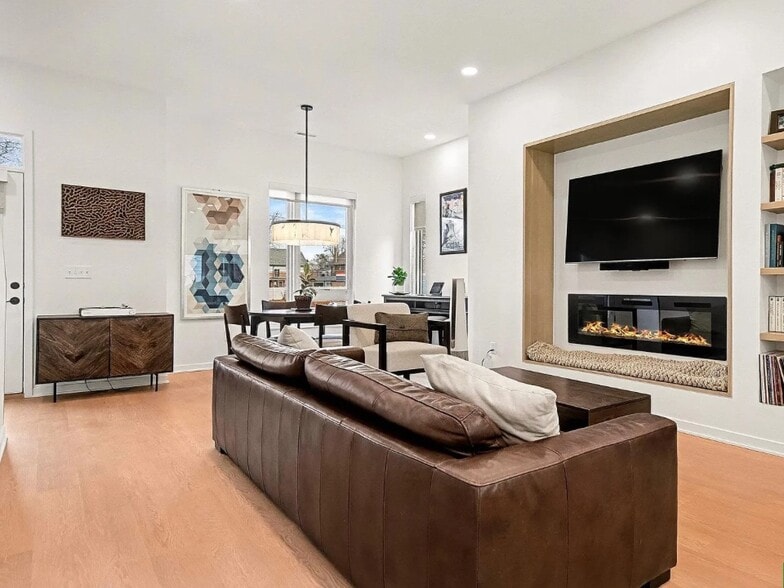 Building Photo - 5302 Elmwood Plz