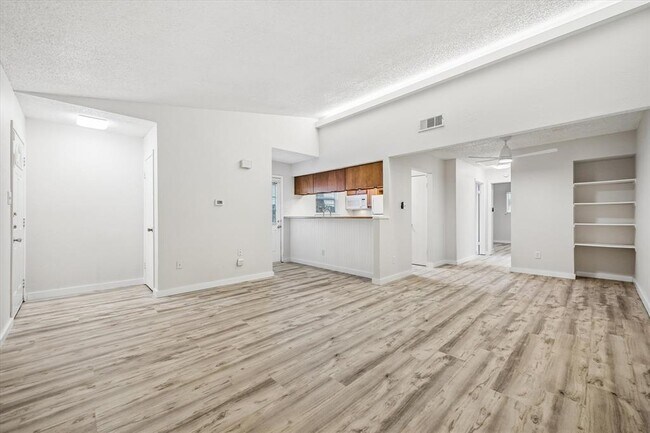 Building Photo - 904 Sirocco Dr