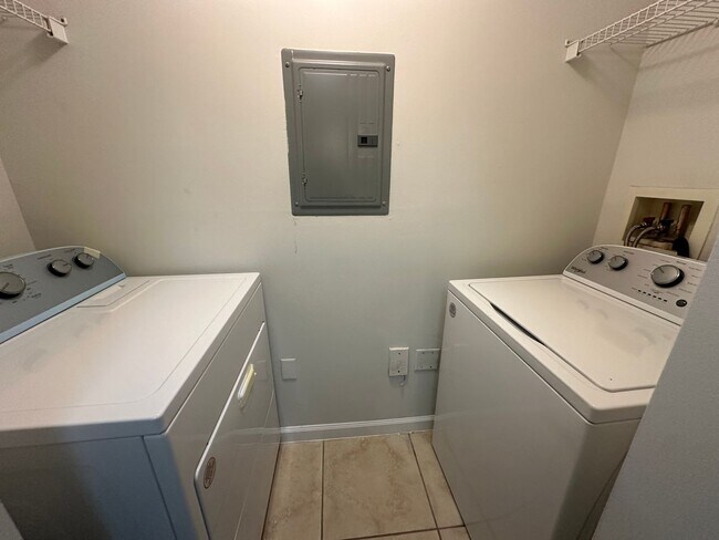 Building Photo - Second Floor 1/1 in Gated Palm Beach Gardens Community
