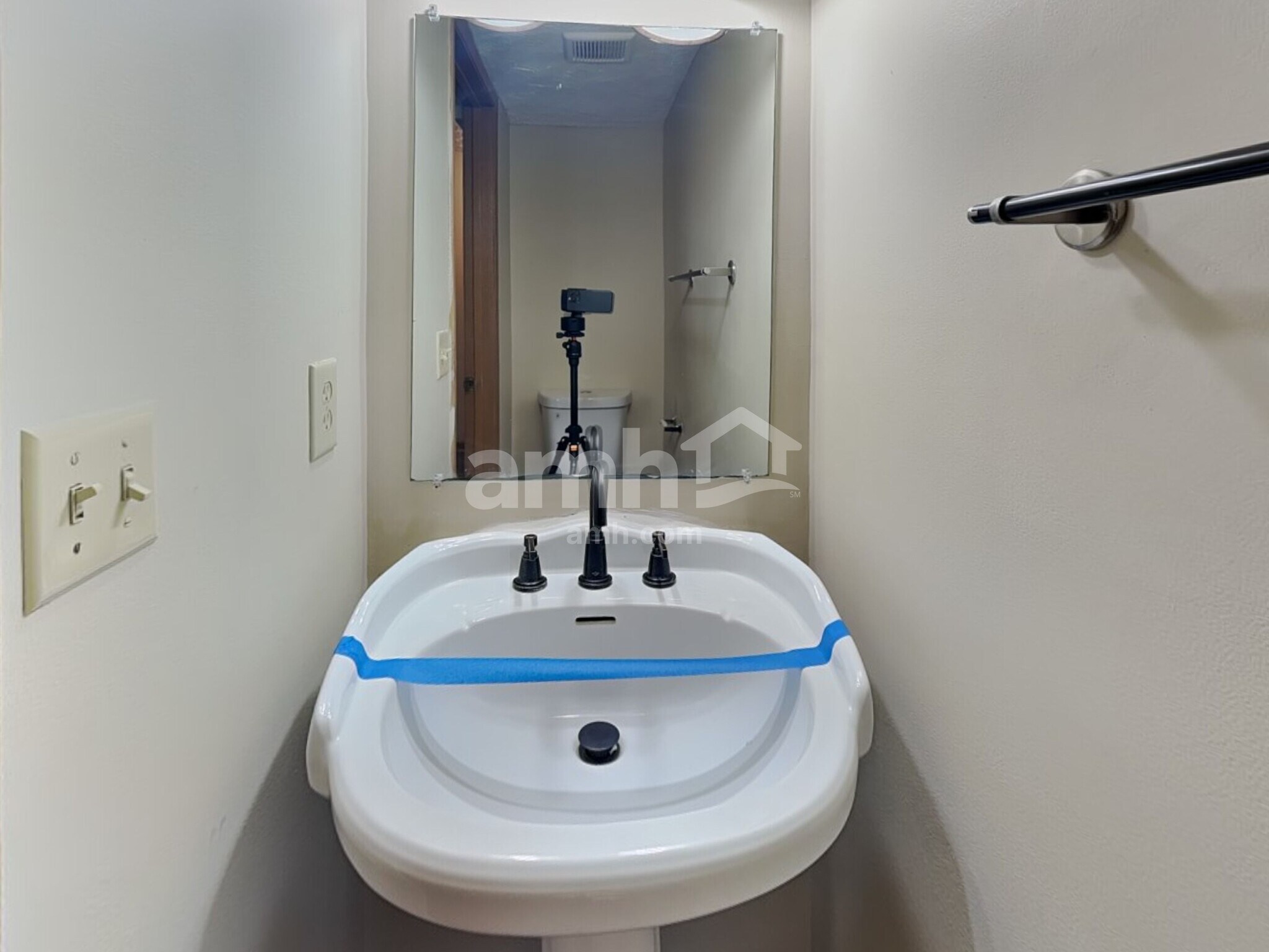 Building Photo - 4242 Honey Bee Ct