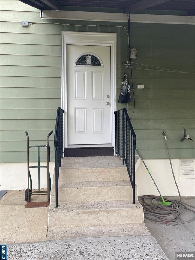 Building Photo - 508 2nd St