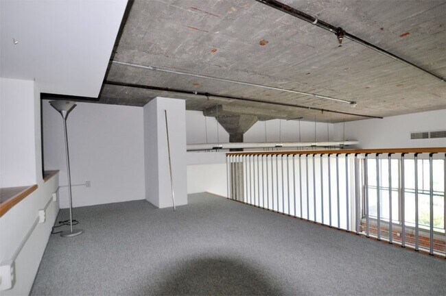 Building Photo - 156 Porter St