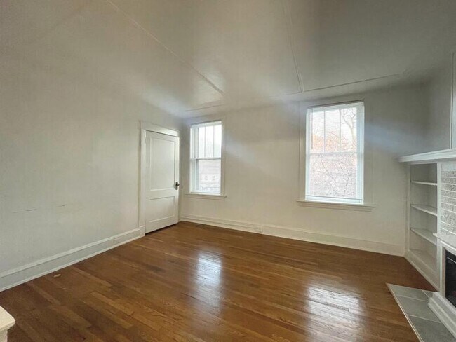 Building Photo - 2309 Bellevue Ave