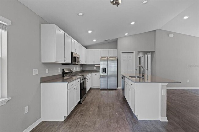 Building Photo - 1020 SILAS St