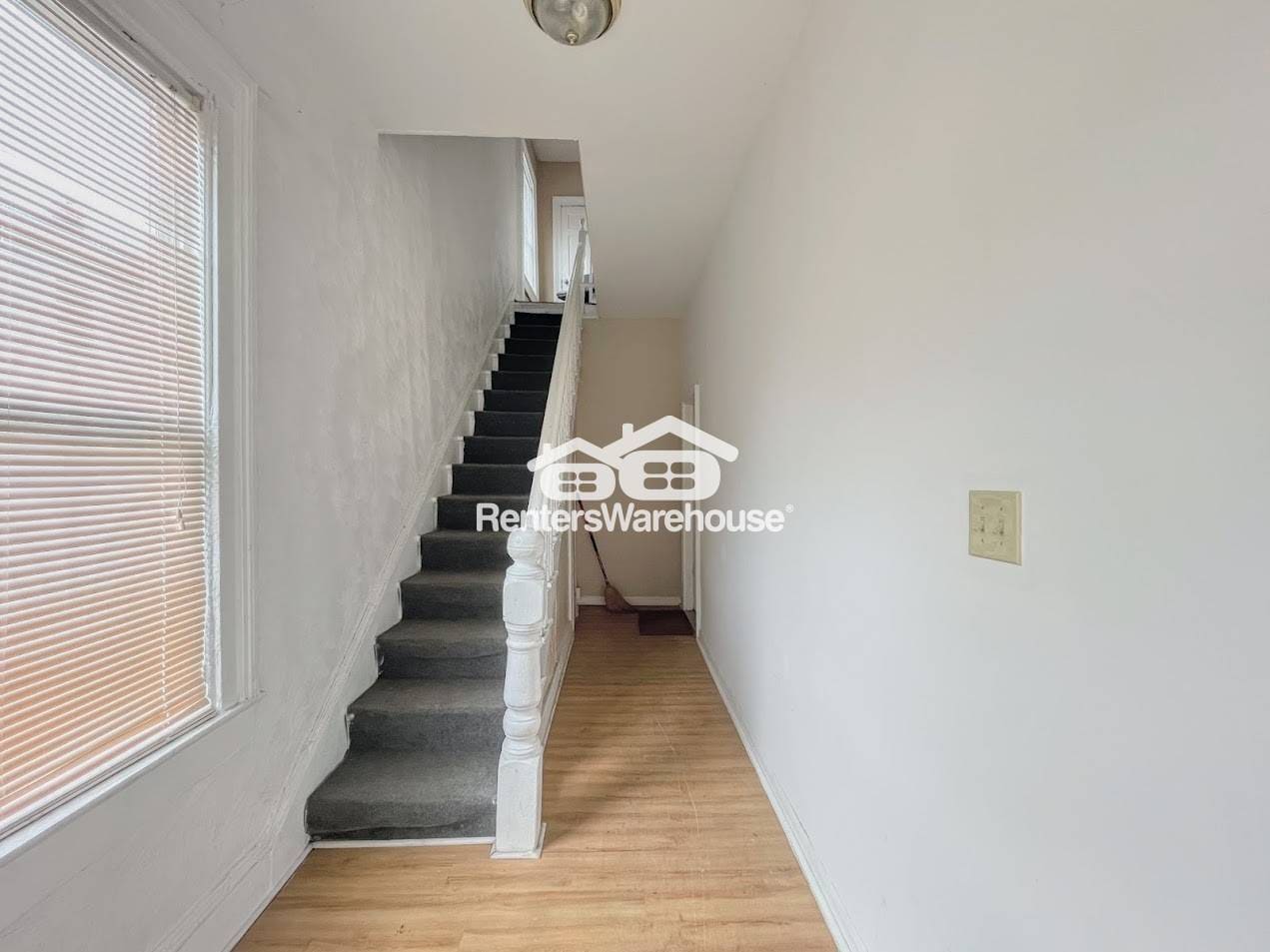 Building Photo - 1305 W 38th St