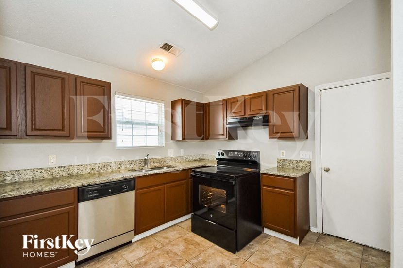 Building Photo - 4820 Royal Run Dr