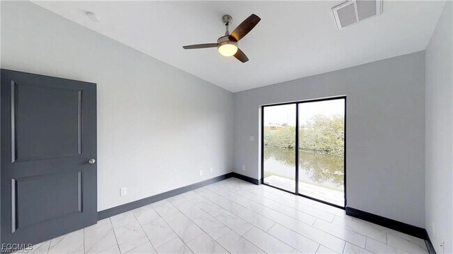 Building Photo - 1313 NE 8th Pl