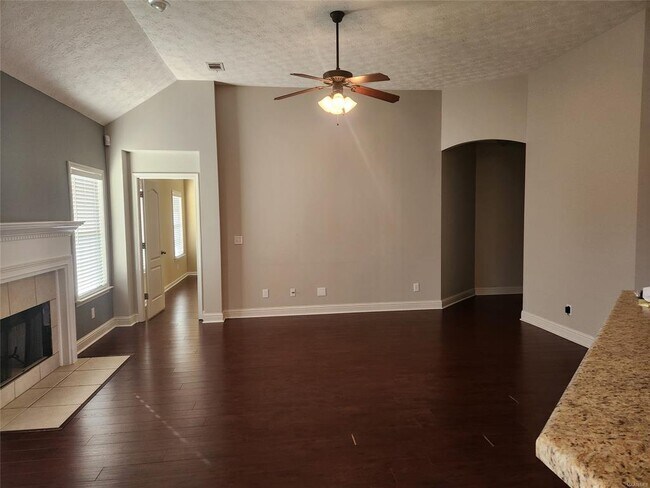 Building Photo - 714 Briarcliff Pl