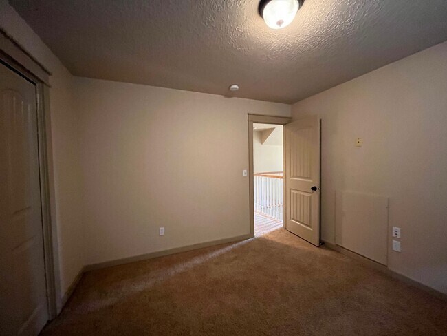 Building Photo - 1273 W Ann Taylor St