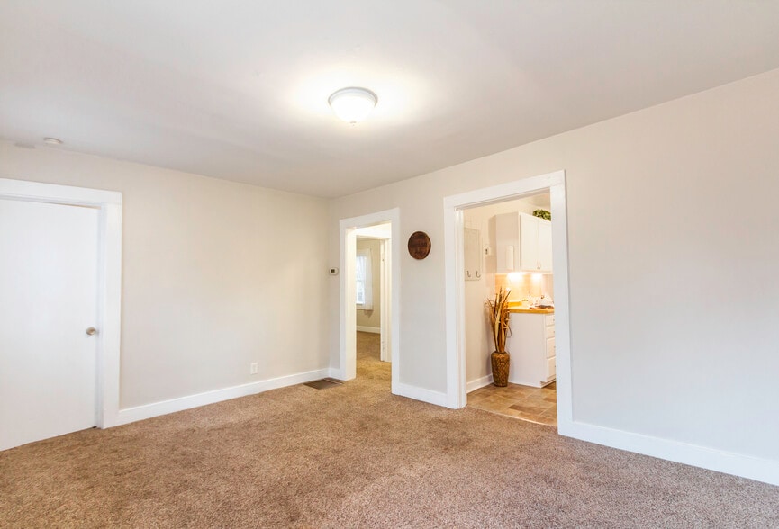 Building Photo - 1022B Druid Cir