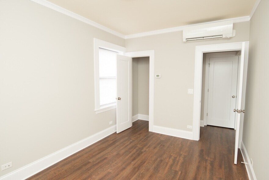 Building Photo - 817 W Lakeside Pl
