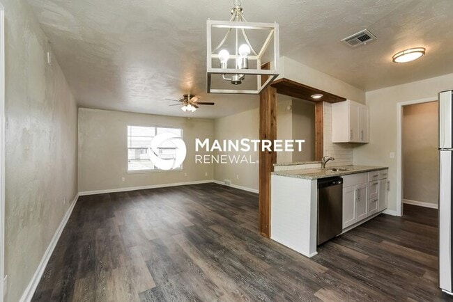 Building Photo - 3 Bedroom Pet-Friendly Home in Oklahoma City, OK with Main Street Renewal