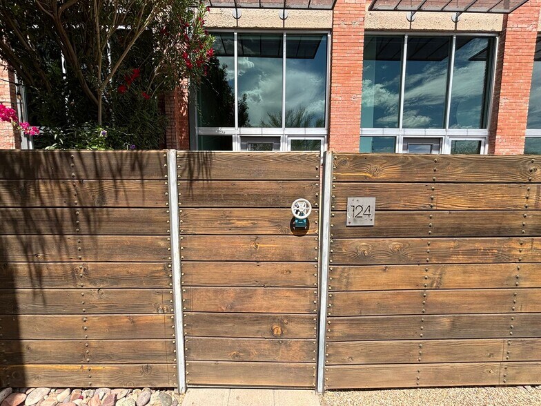 Building Photo - 1001 E 17th St