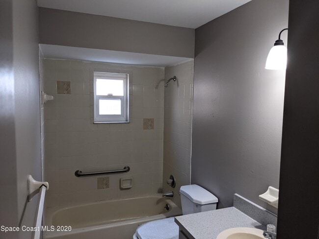 Building Photo - 152 E Towne Pl