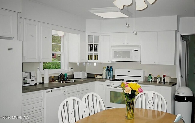 Building Photo - 1210 Tuxedo Pl