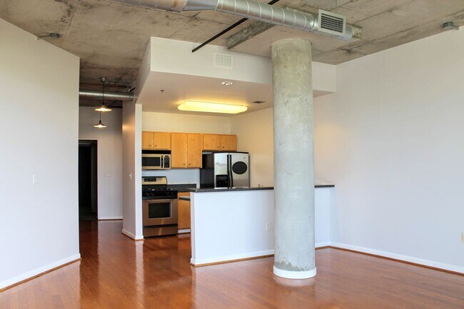 Building Photo - Spacious, beautiful loft with separate bedroom and office for rent in Downtown Atlanta