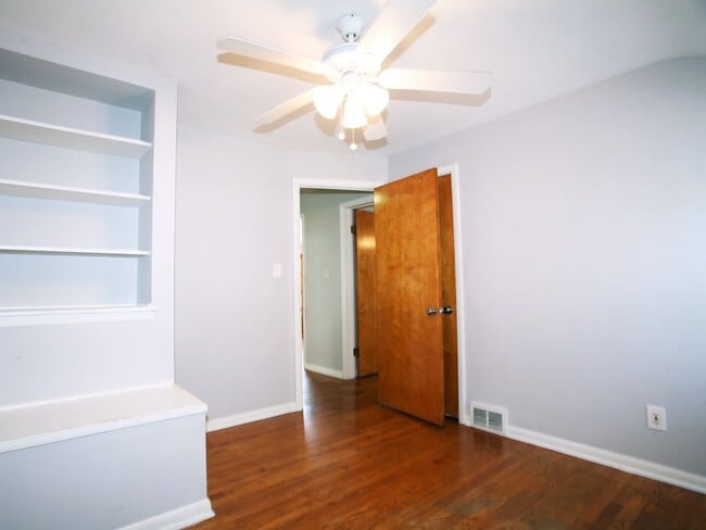 Building Photo - 4 Bedroom - 1.5 Bath Colonial available fo...