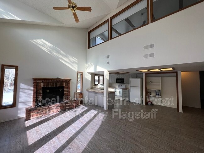 Building Photo - 6311 E Willow Loop