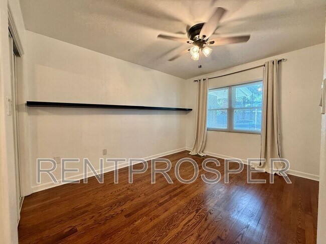 Building Photo - 207 James Dr
