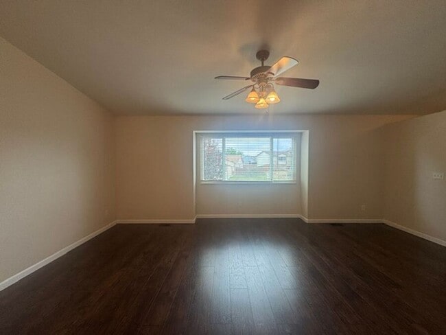 Building Photo - 803 Foxwood Dr