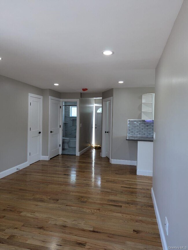 Building Photo - 1735 N Gardiner Dr