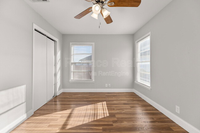 Building Photo - 103 N Tyler St