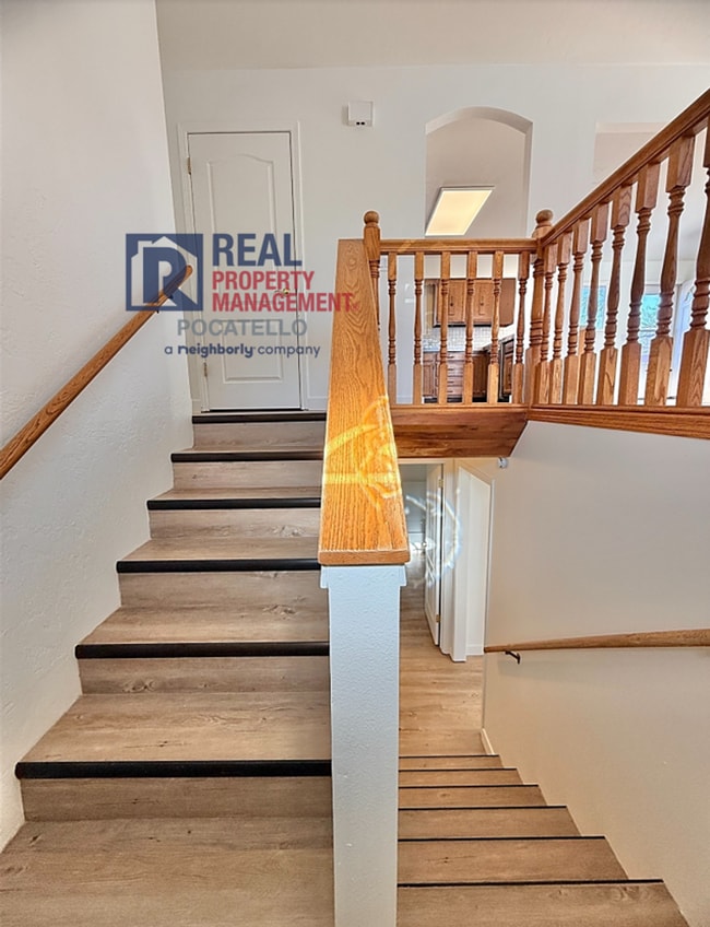 Building Photo - 4 bed 3 bath house - 2 car garage - RV parking