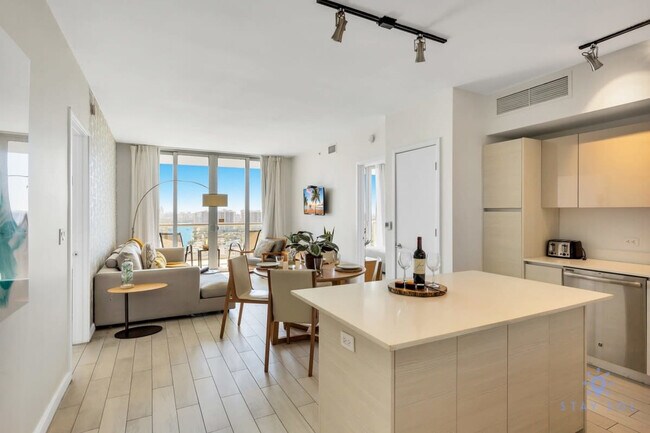 Building Photo - 2600 E Hallandale Beach Blvd