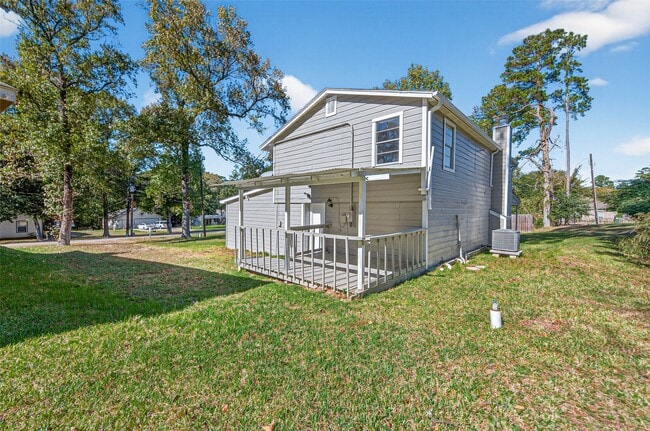 Building Photo - 1305 St Lawrence River Rd