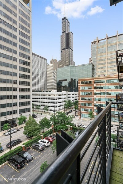 Building Photo - 420 S Clinton St