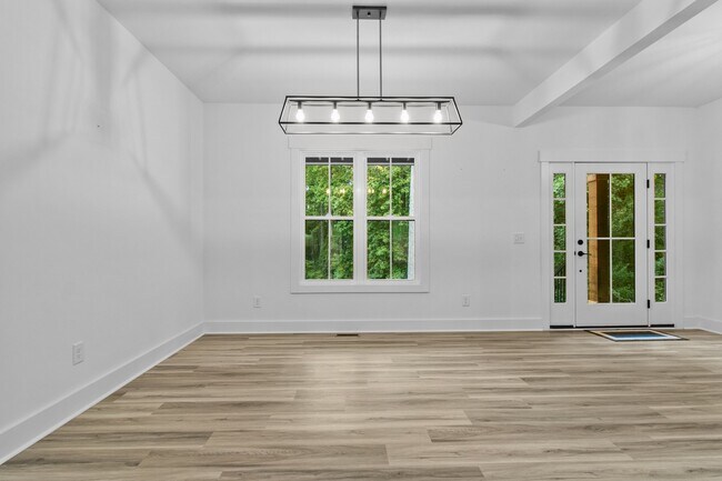 Building Photo - 14 Wisteria Way