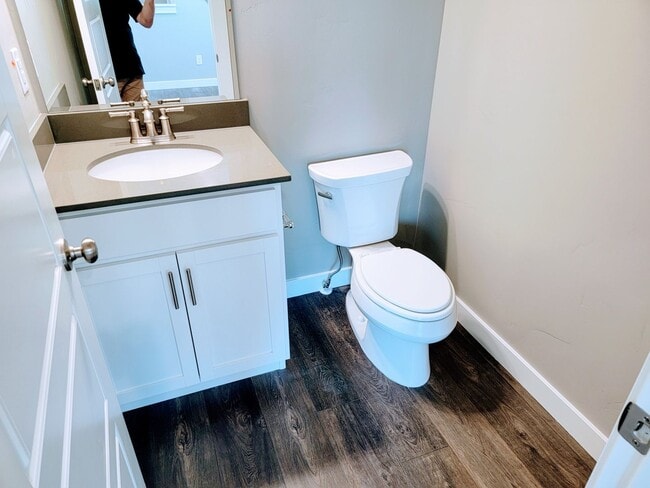 Building Photo - Gorgeous Townhome!!!