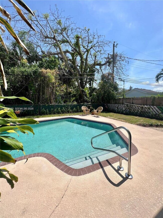 Building Photo - 5970 SW 46th St