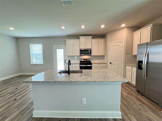 Building Photo - 713 Emerson Dr