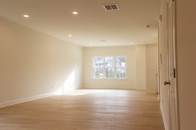 Building Photo - 5403 Toano Rd