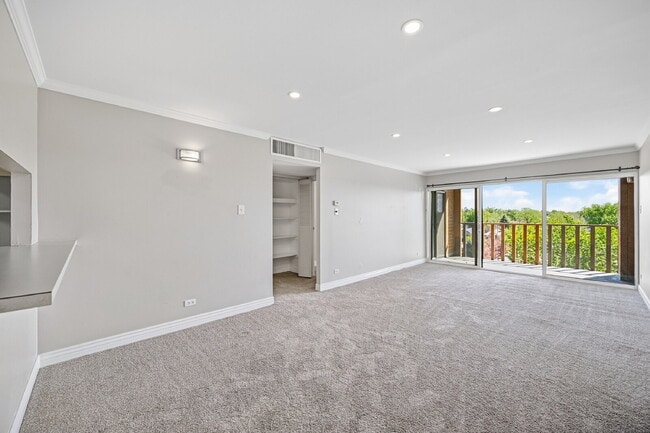 Building Photo - $2,140.95 2-Bed, 2-Bath Condo In Perfect Denver Location!