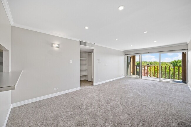 Building Photo - $2,240.95 2-Bed, 2-Bath Condo In Perfect Denver Location!