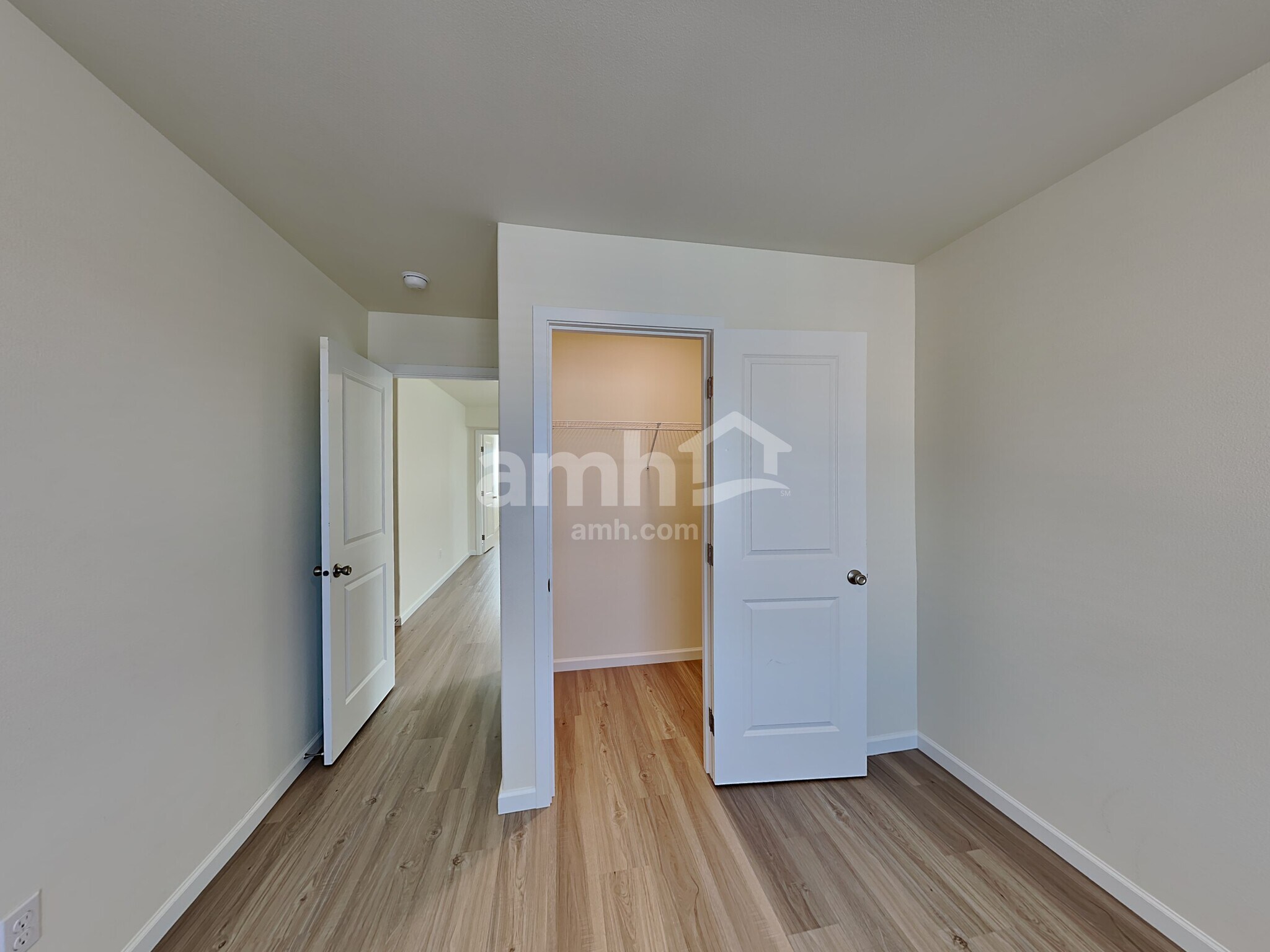 Building Photo - 1311 W 15th Ave